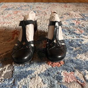 Brand New Rockport Aubrey CH  T- strap heels